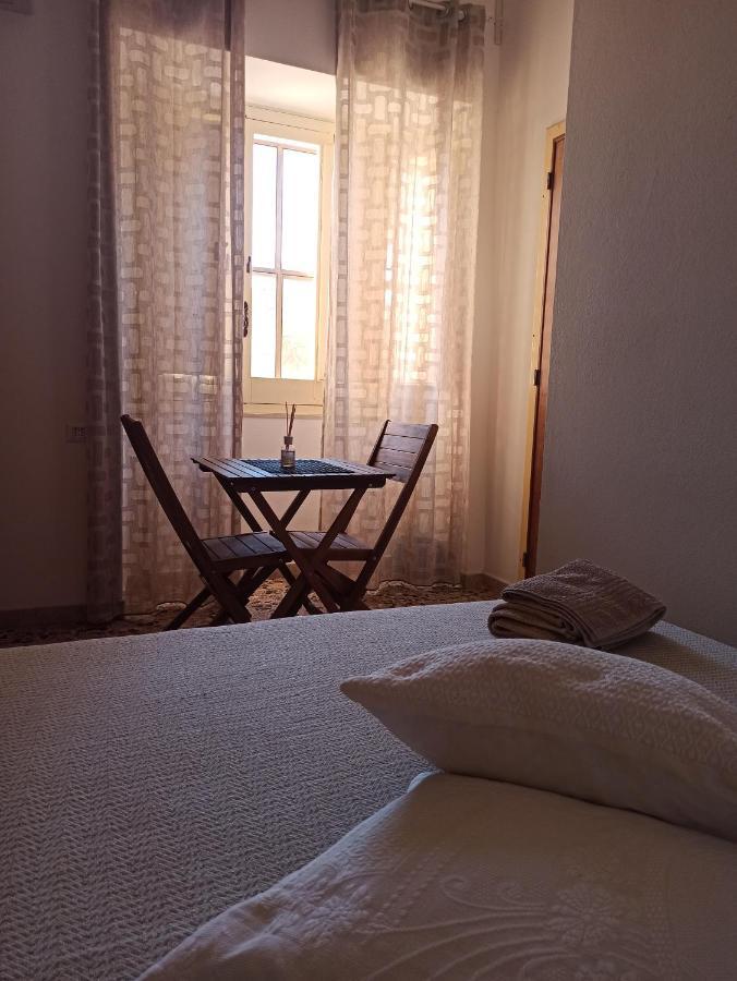 Piazza San Giorgio Hotel Dolianova Стая снимка