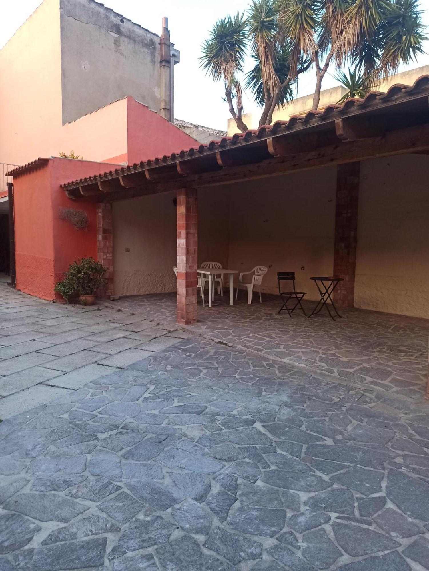 Piazza San Giorgio Hotel Dolianova Екстериор снимка