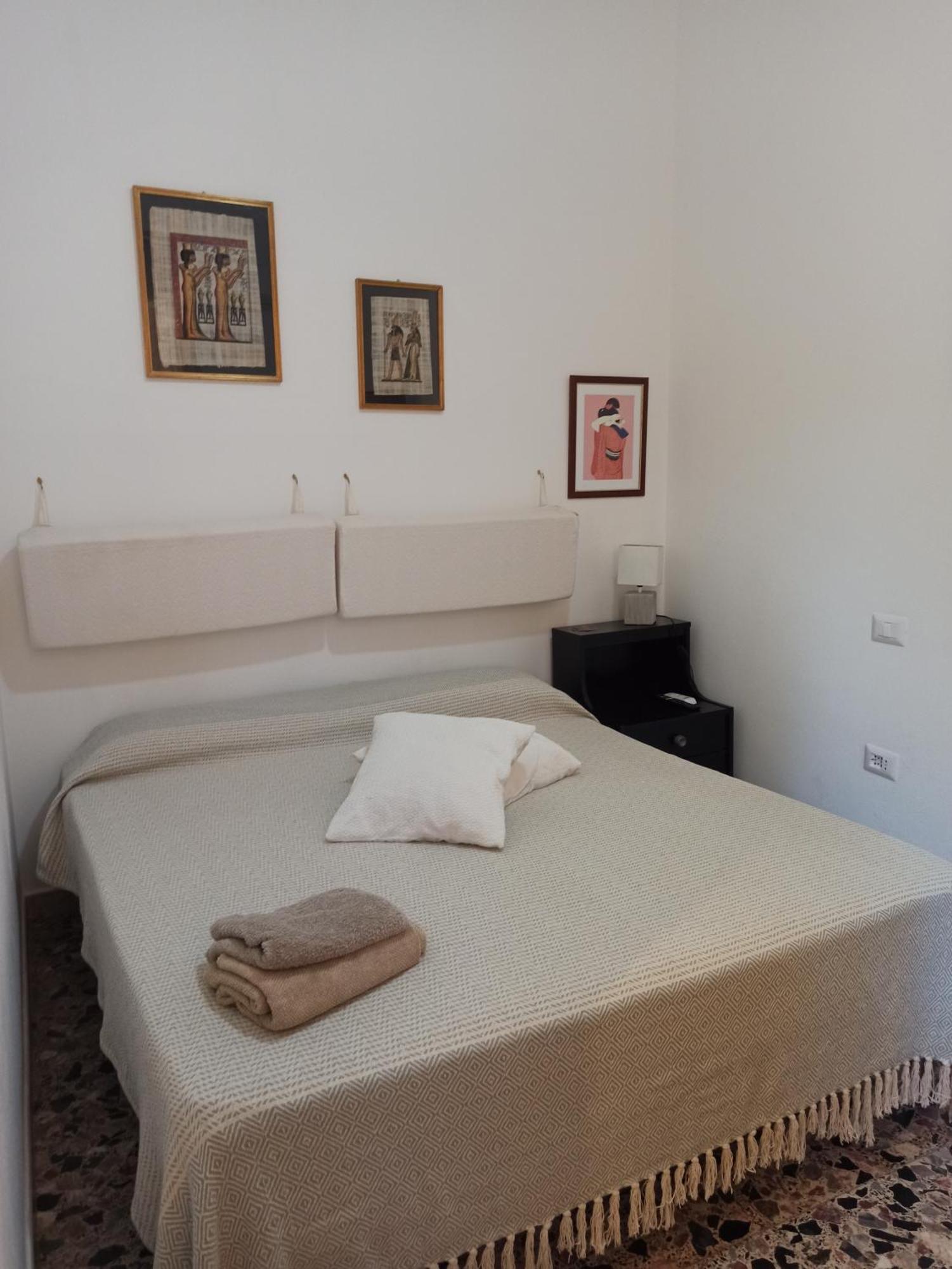 Piazza San Giorgio Hotel Dolianova Стая снимка