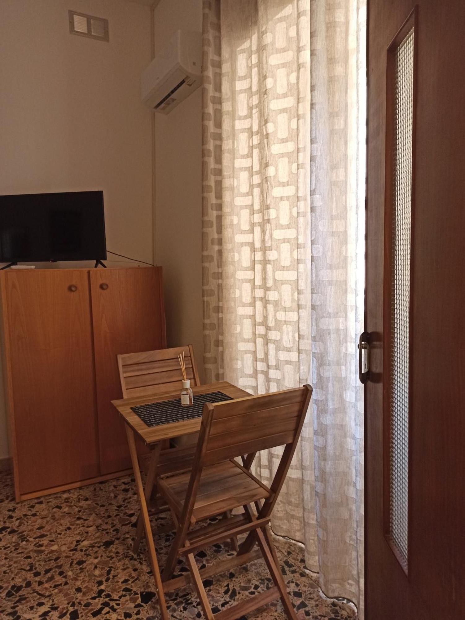 Piazza San Giorgio Hotel Dolianova Стая снимка