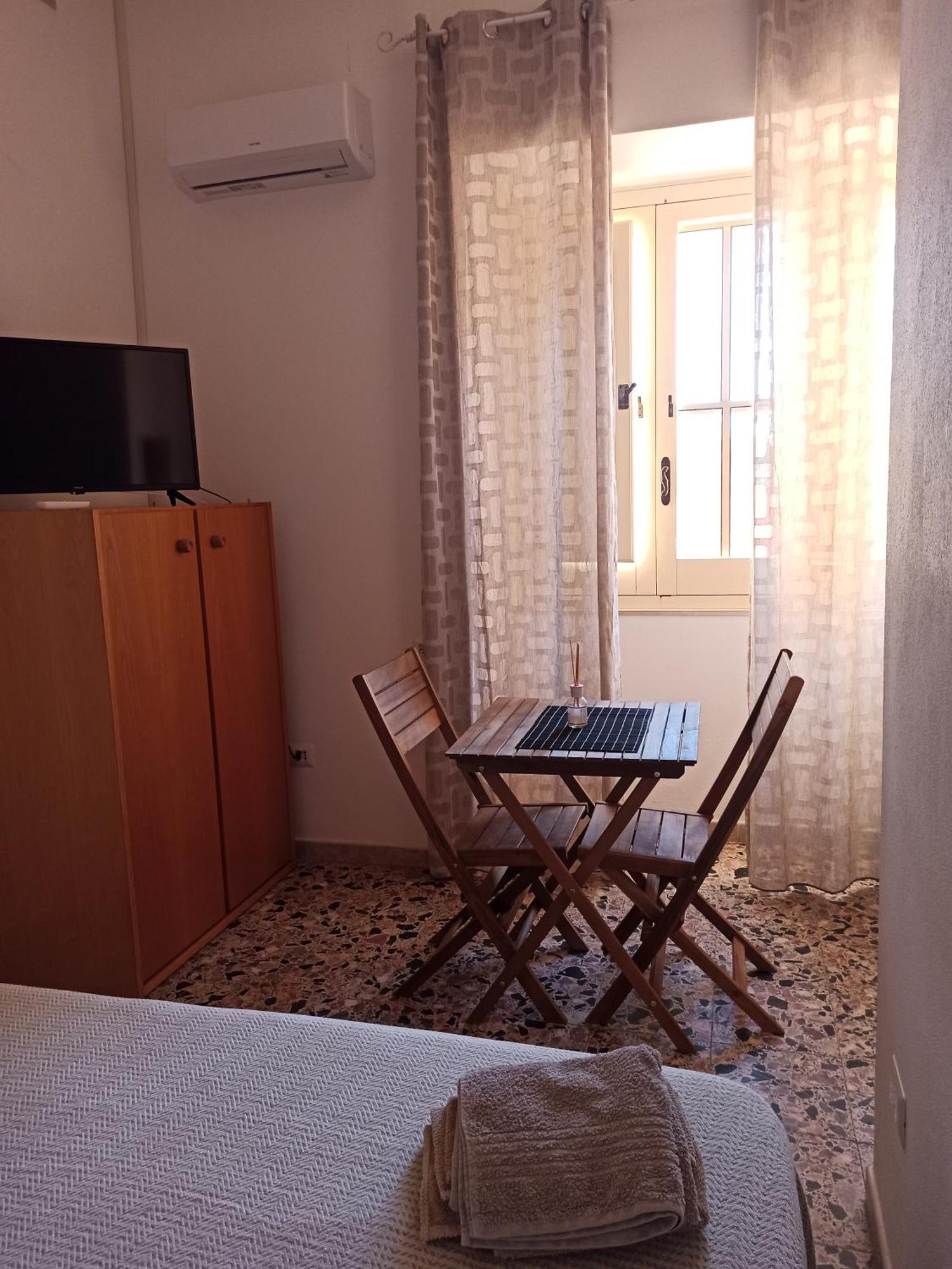 Piazza San Giorgio Hotel Dolianova Стая снимка