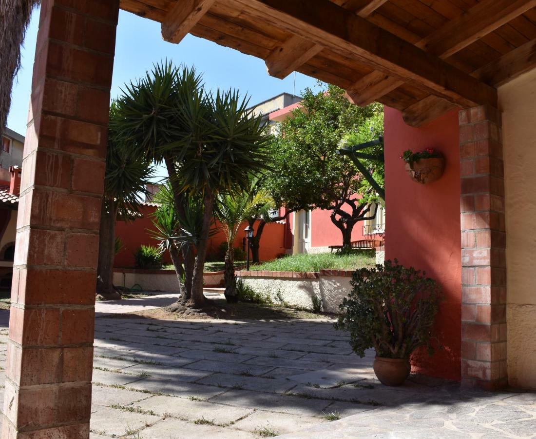 Piazza San Giorgio Hotel Dolianova Екстериор снимка